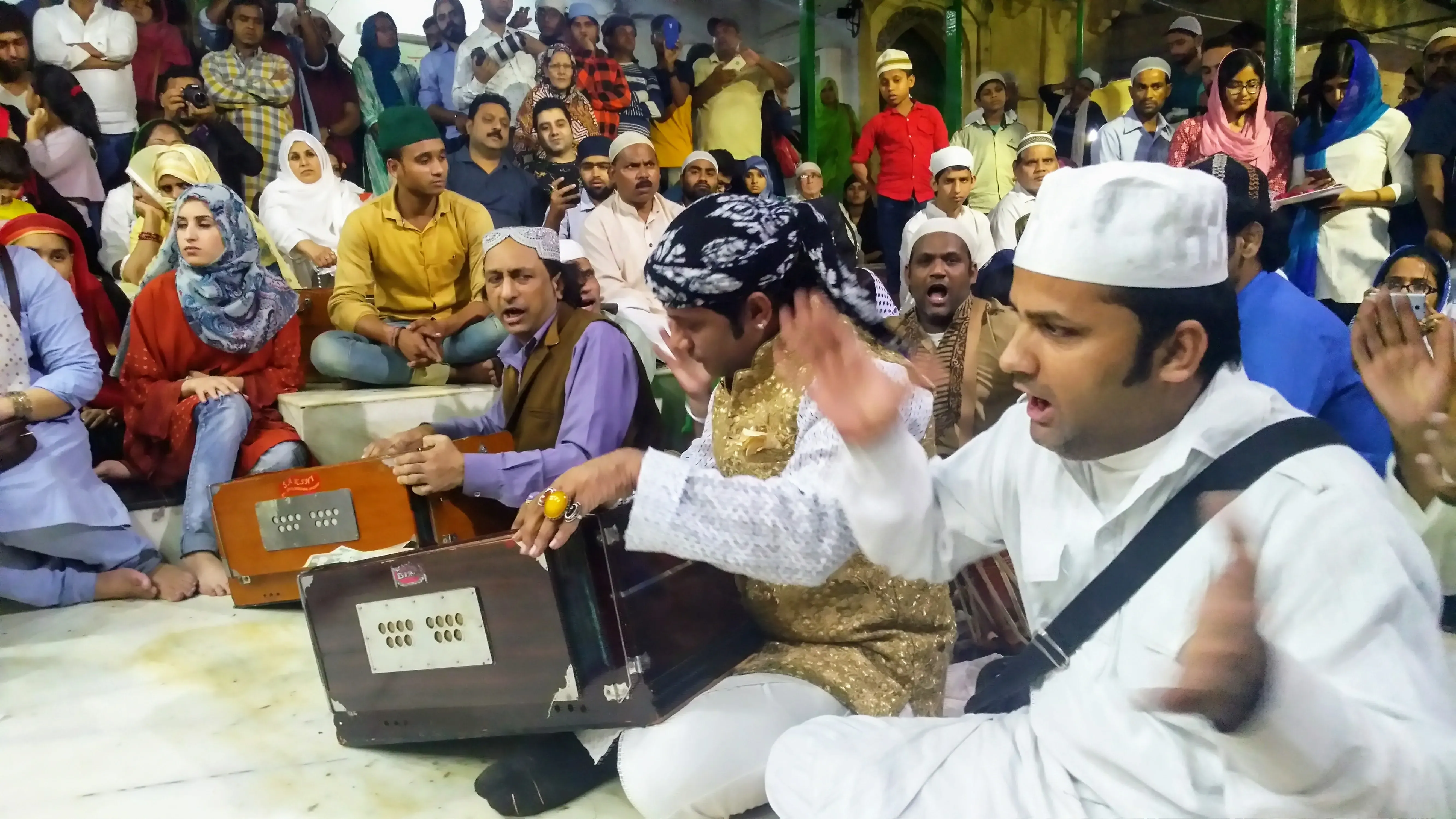 Qawwali: Tradisi Pemujaan di Makam Sufi