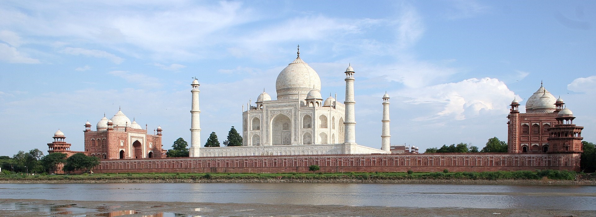 Taj Mahal: Salah Satu Keajaiban Dunia 3