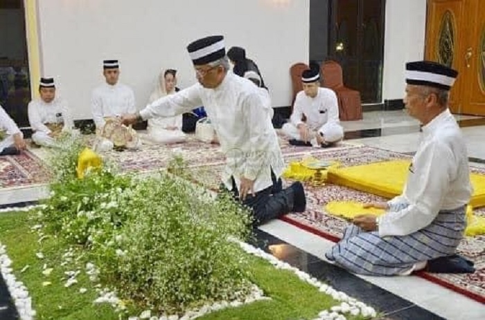 Taburlah Bunga Di Atas Pusara - The Patriots